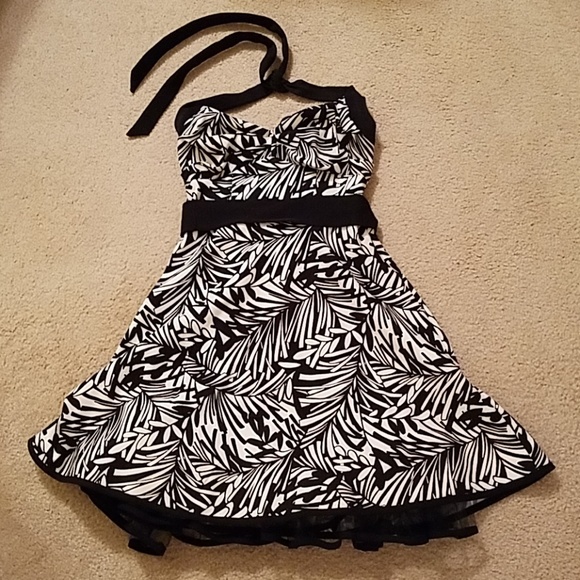 Youthful and fun dress! - Picture 2 of 3